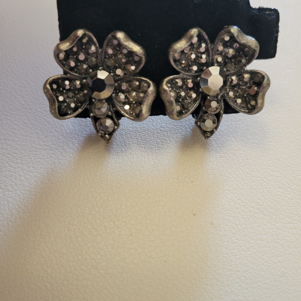Vintage Albert WEISS Hematite Silver Rhinestone Shamrock Flower‎ Leaves Earrings